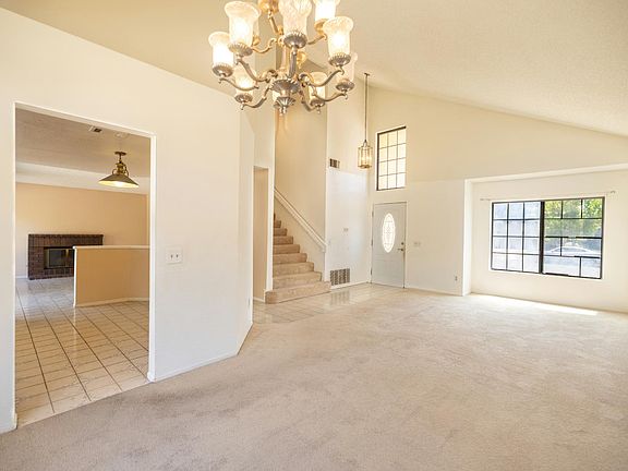 5th image of 1121 Pebblewood Dr