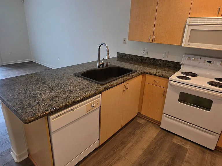 1501 Front St #202 — Photo 7