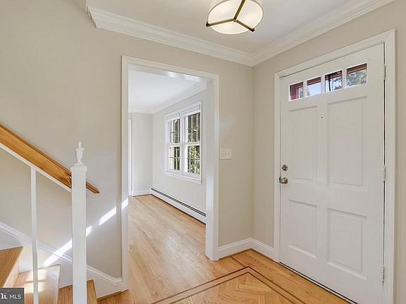 3rd image of 12022 Wayland St