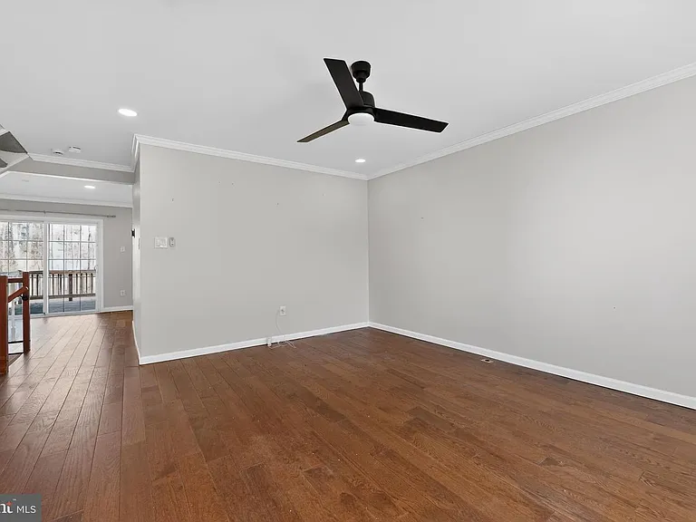 708 Suffield Dr — Photo 10