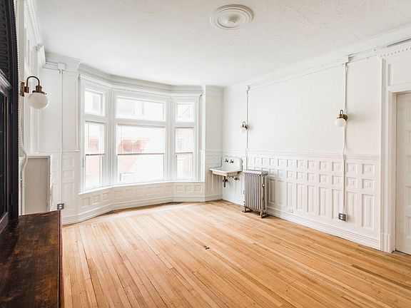 5th image of 223 E Ferry St #102