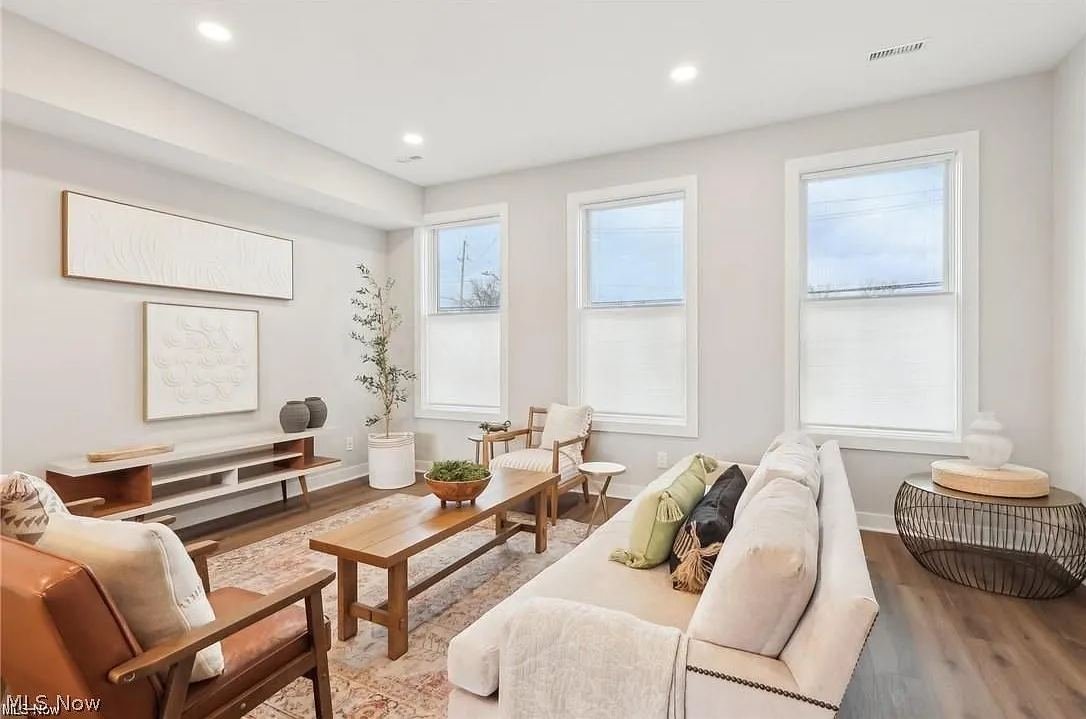 2 bed, 2.5 bath, 1901 sqft, $3,650 — Photo 4