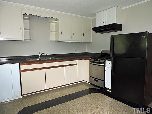 5th image of 204 Brownville Ave
