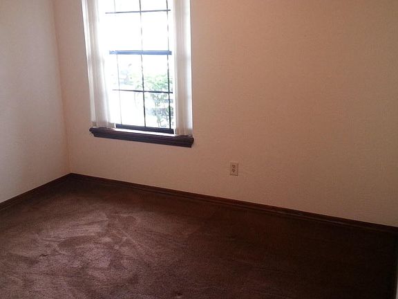 3rd image of 625 Cherokee Ln