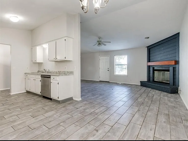 733 Lapwing Rd — Photo 3