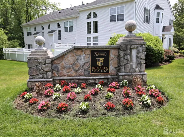 302 Wellington Park Dr, Princeton, NJ 08540