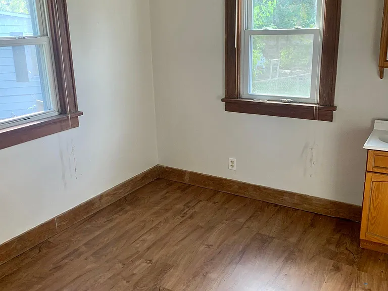 3645 N Leroy Ave — Photo 6