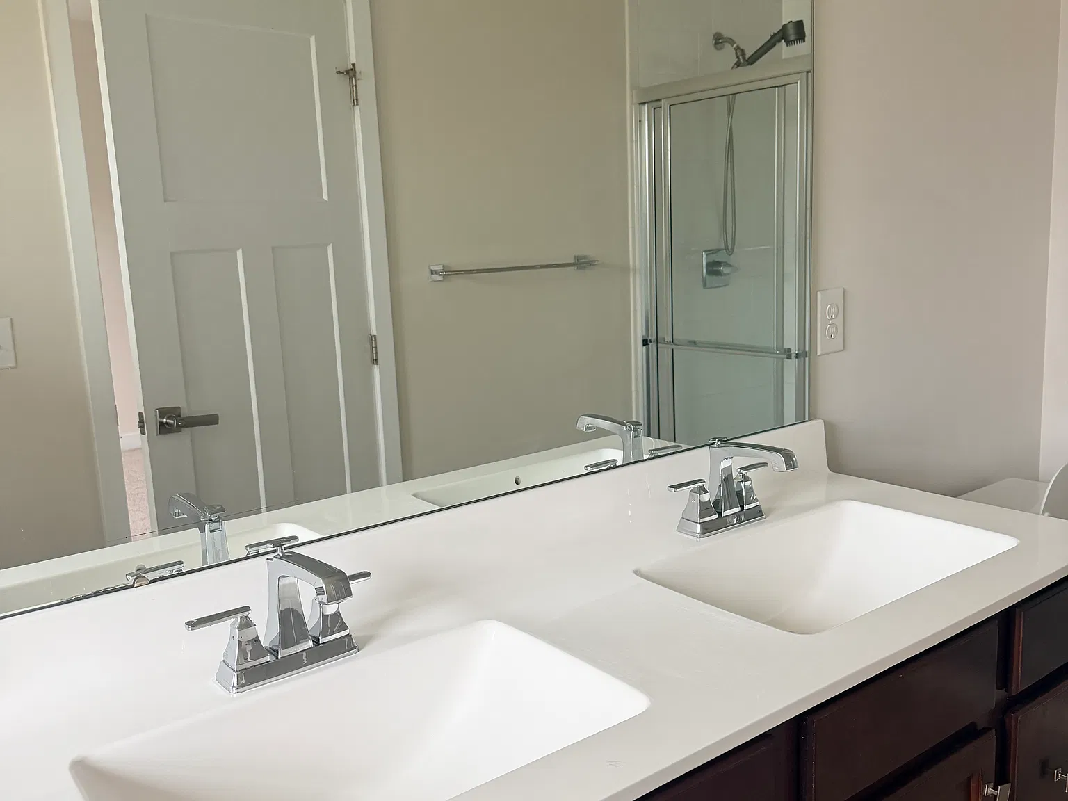 3 bed, 1989 sqft, $2,650 — Photo 4