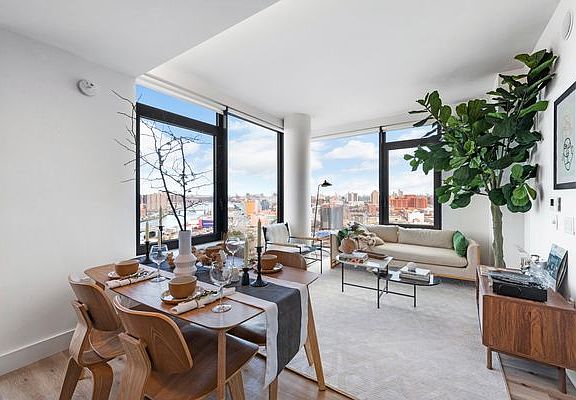 4th image of 224 E 135th St #903