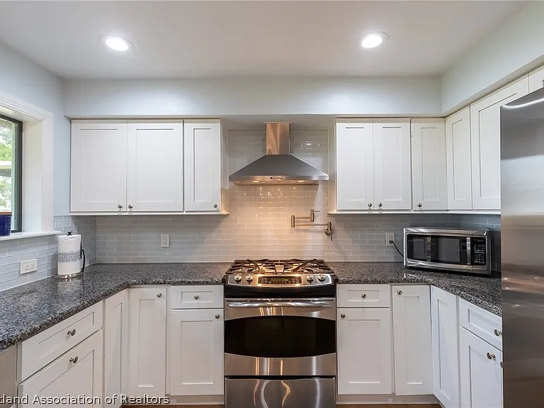 102 Squirrel Point — Photo 17