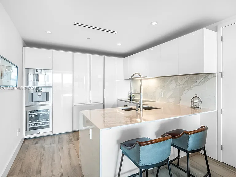 10201 Collins Ave #605 — Photo 10