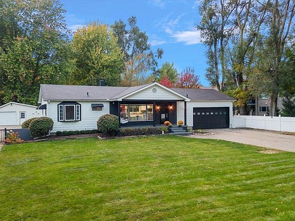 3rd image of 63133 Ivy Dr