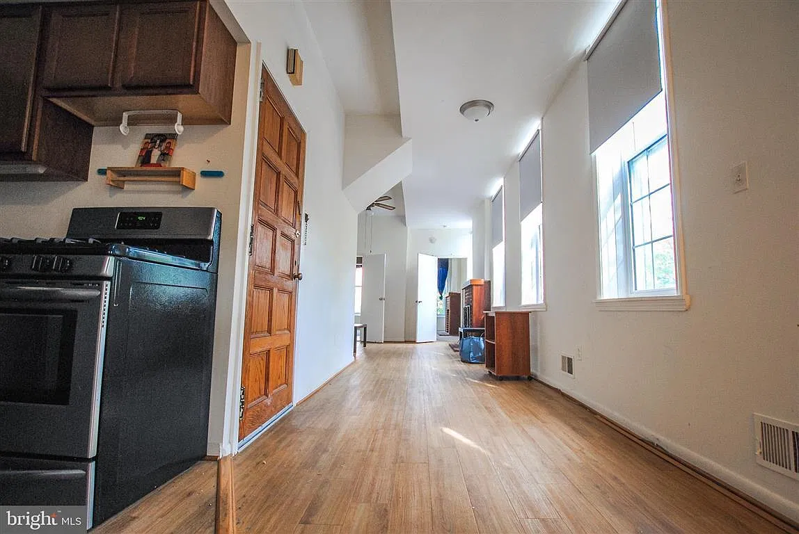 835 W Lombard St — Photo 3