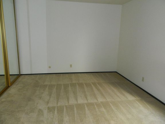 5th image of 4232 Judah St #4