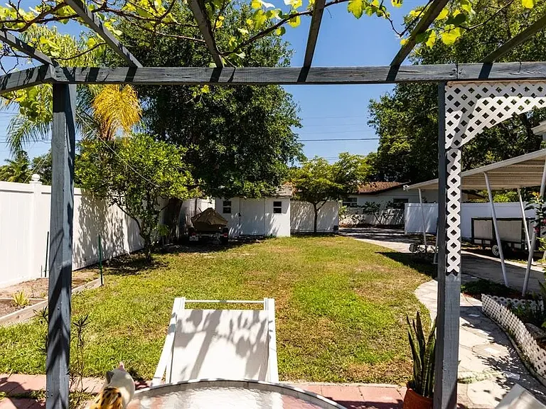 4915 Dr Martin Luther King Jr St N — Photo 39