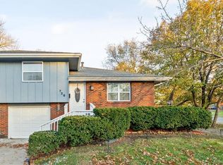 726 S Ridgeview Rd, Olathe, KS 66061