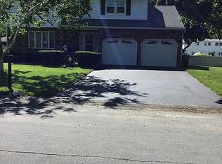 4 Victory Dr, Albany, NY 12205