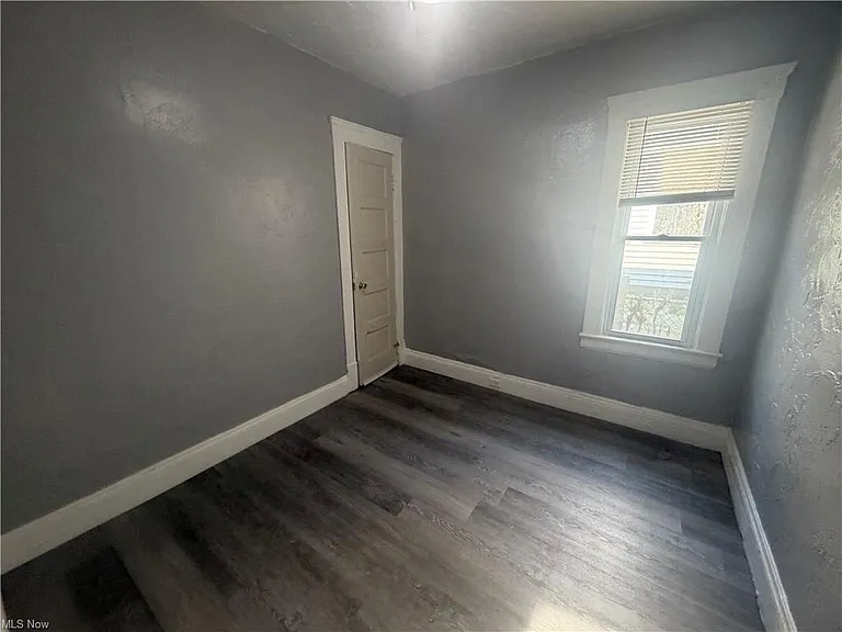 10706 Reno Ave — Photo 3