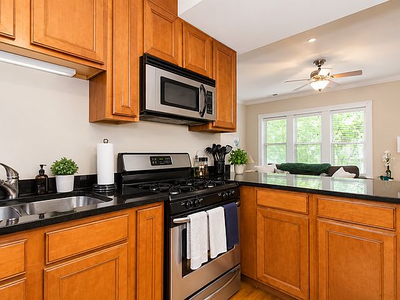 4th image of 1516 W Waveland Ave #1