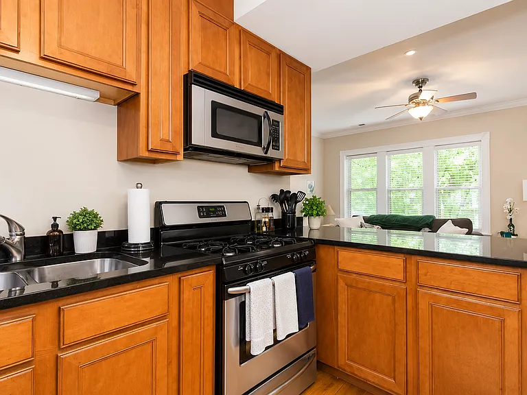 1516 W Waveland Ave #1 — Photo 4