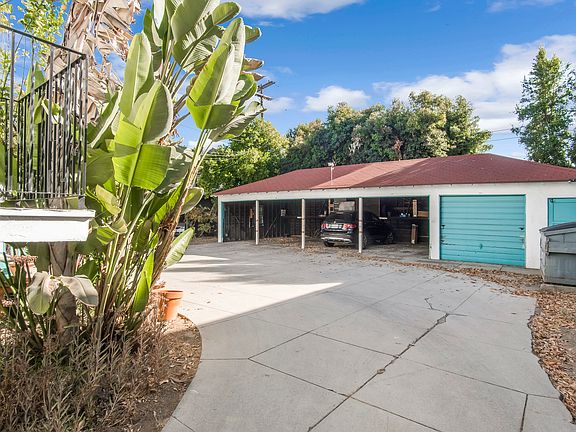 Covered parking, one car