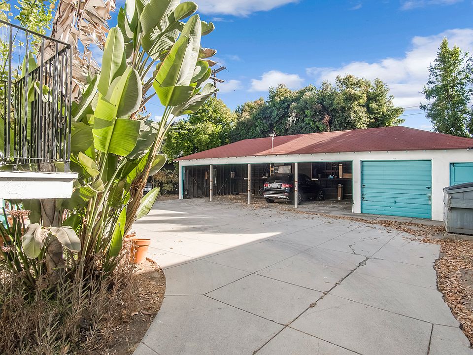 Covered parking, one car