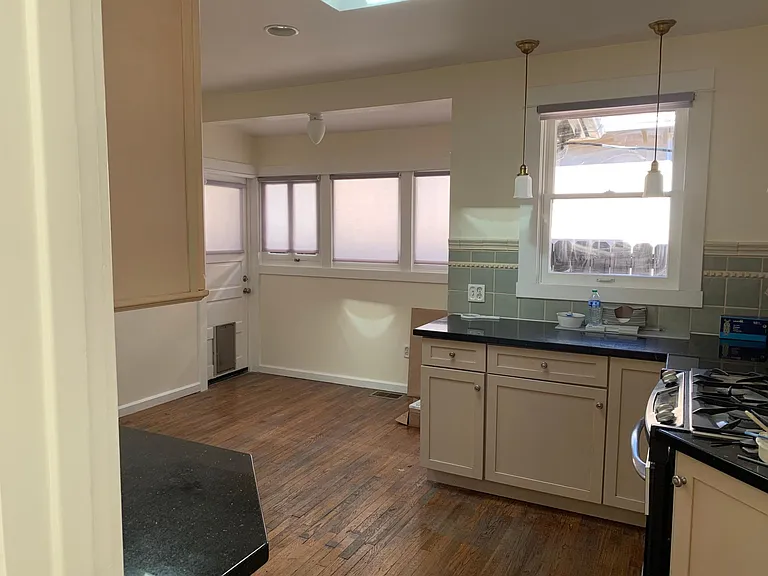 1122 Manzanita St — Photo 9