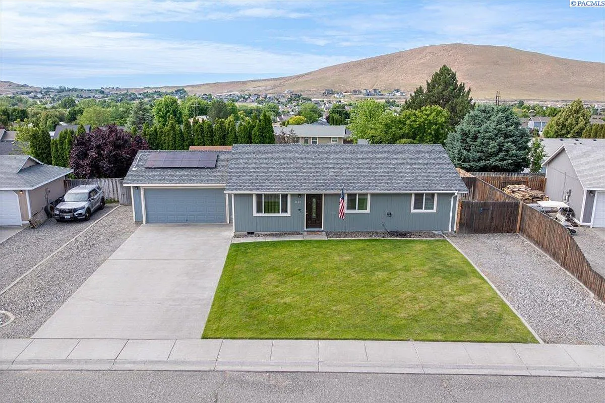 4825 Forsythia St photo 1