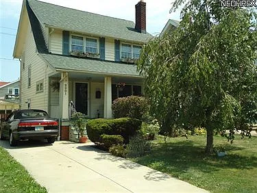 2201 Glenbury Ave photo 1