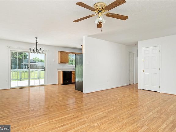 5th image of 114 Hillview Dr