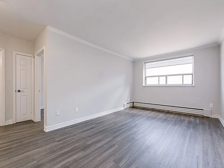 148 Islington Ave — Photo 9