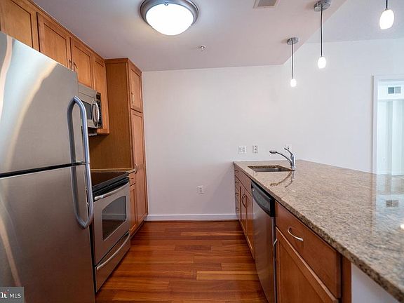 2nd image of 888 N Quincy St Unit 809