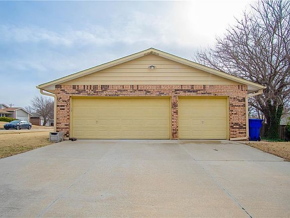 4th image of 2918 Woodbriar Dr