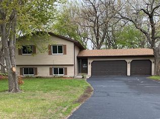13717 Country Ln, Burnsville, MN 55337