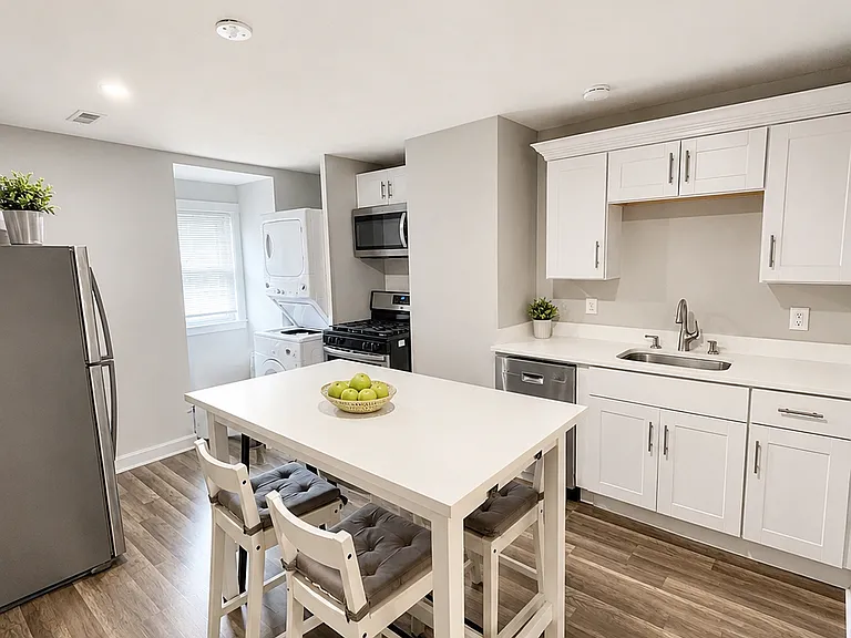 239 E St #2 — Photo 2