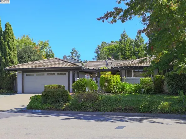 3260 Round Hill Dr, Hayward, CA 94542