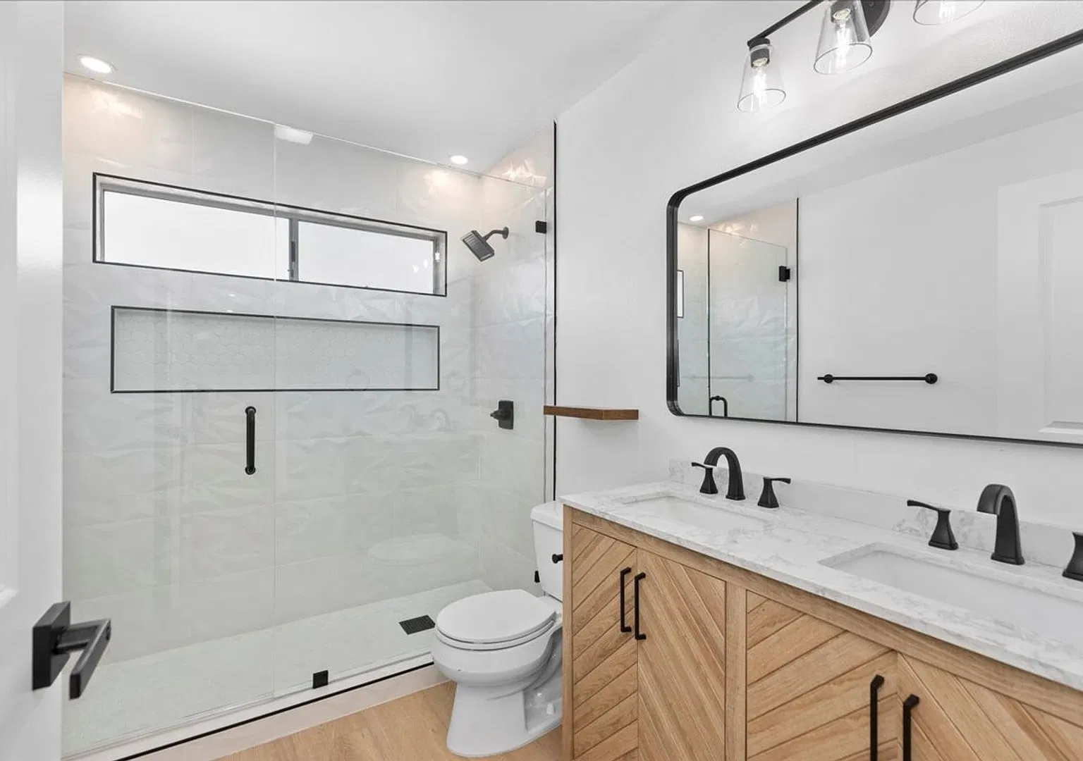 Modern 4 Bed / 2 Bath Near SDSU with Private Balcony and In-Unit Laundry — Photo 3