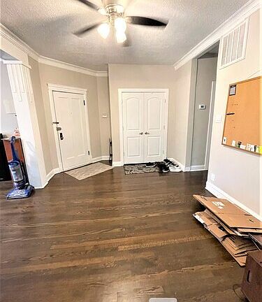 4th image of 3602-08 W Grace St #36022