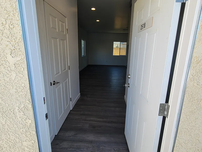 2518 E Avenue J2 — Photo 2