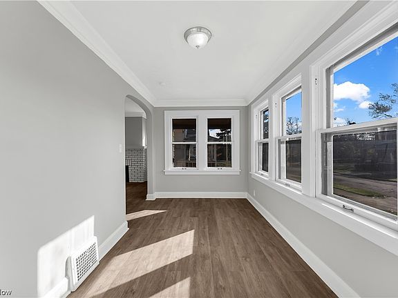 5th image of 10615 Grace Ave