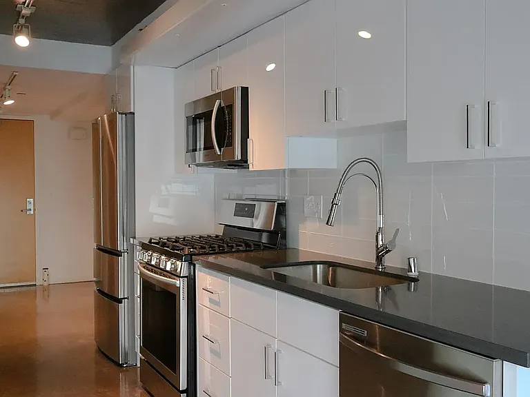 Glasdore Lofts — Photo 2