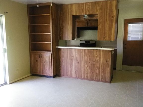 4th image of 1521 Meadow Dr