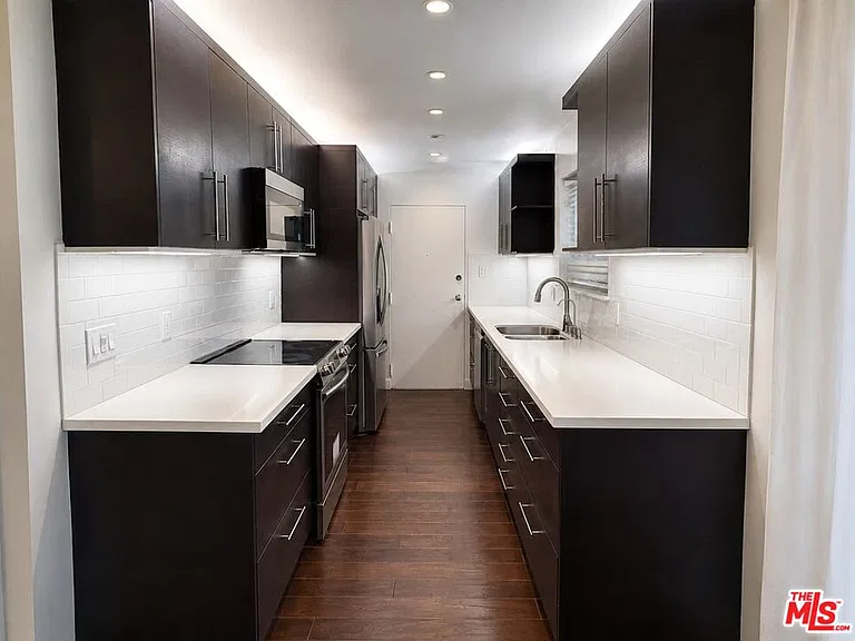 1525 N Hayworth Ave #107 — Photo 12