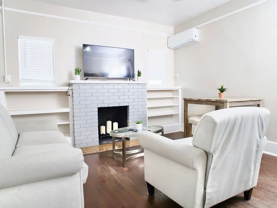 12 E University Blvd #16