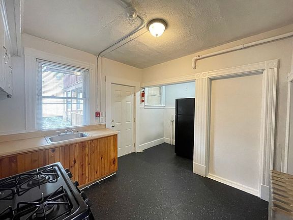 3rd image of 459 Beech St APT 1