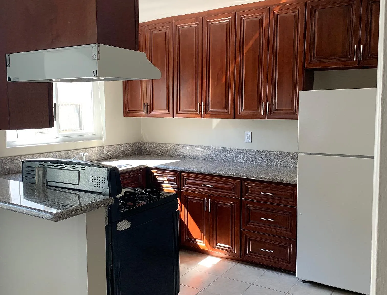 2 bed, 1.5 bath, 1000 sqft, $2,300 — Photo 3
