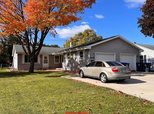 831 S Commercial St, Neenah, WI 54956