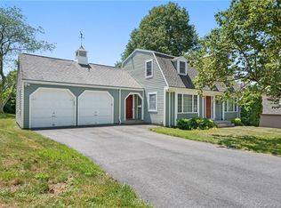 24 Cove View Rd, New London, CT 06320