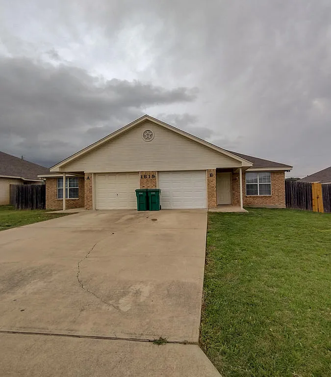 3 bed, 1152 sqft, $1,295 — Photo 1