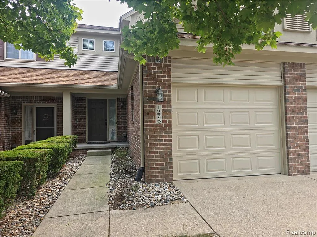 2 bed, 1345 sqft, $2,000 — Photo 2